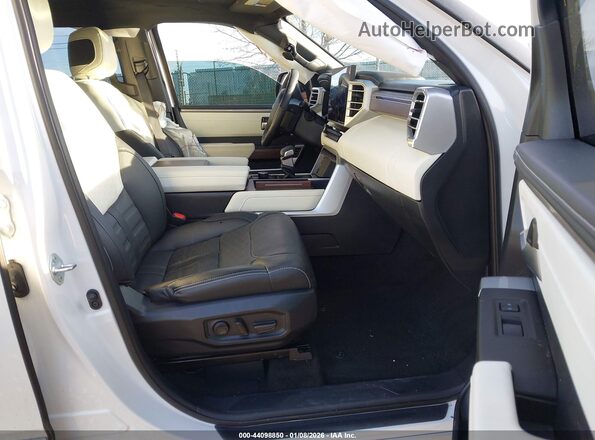 5TFVC5DB2RX047444 2024 TOYOTA TUNDRA HYBRID Белый Вид салона спереди