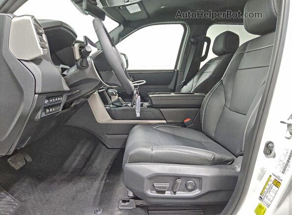 5TFWA5DB0TX343838 2026 TOYOTA LIMITED Белый Вид салона спереди