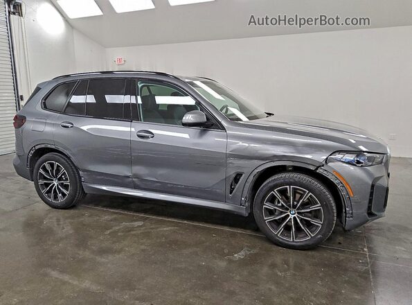 5UX13EU02T9225747 2026 BMW X5 Серый Передняя правая четверть
