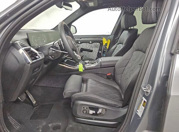 5UX13EU02T9225747 2026 BMW X5 Серый Вид салона спереди