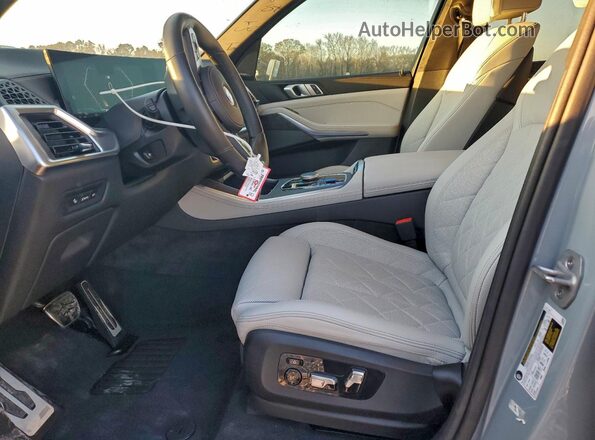 5UX13EU04R9V57665 2024 BMW X5 Серый Вид салона спереди