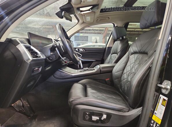 5UX23EM00P9S06012 2023 BMW X7 Black Առջևի վահանակի տեսք
