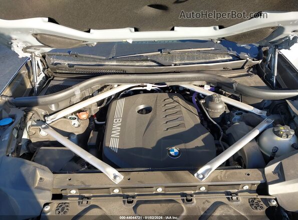 5UX23EM00R9V56310 2024 BMW X7 Gray Vista trasera