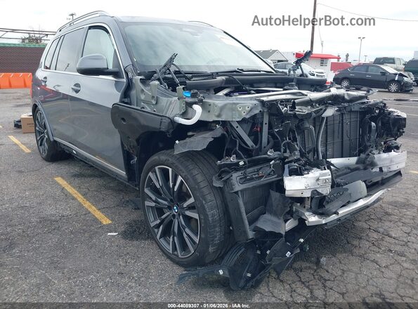 5UX23EM02S9W46547 2025 BMW X7 Серебряный 