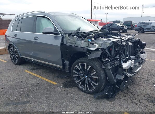 5UX23EM02S9W46547 2025 BMW X7 Серебряный Передняя правая четверть