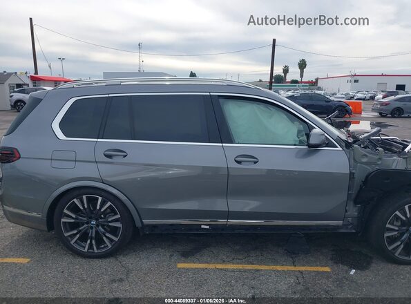 5UX23EM02S9W46547 2025 BMW X7 Серебряный Вид задней части салона
