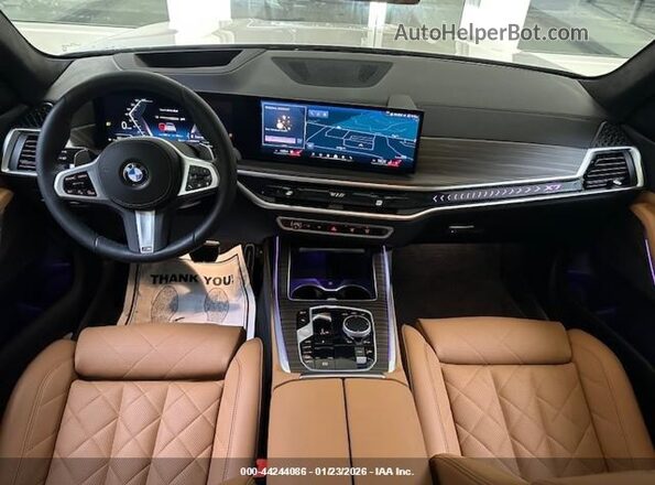 5UX23EM02T9158734 2026 BMW X7 Белый Вид задней части салона
