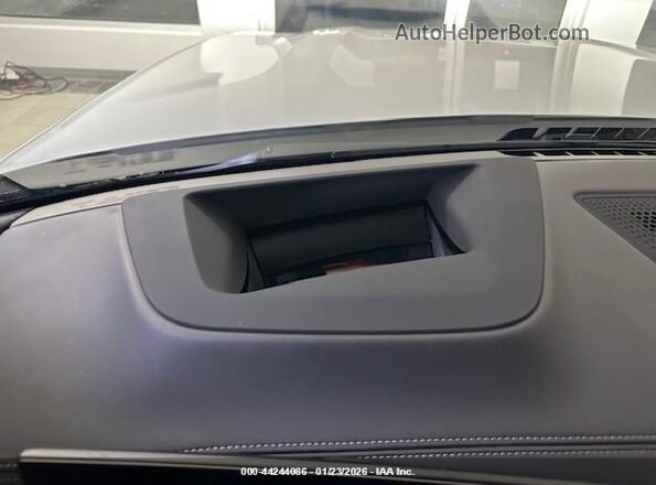 5UX23EM02T9158734 2026 BMW X7 Белый Вид панели приборов