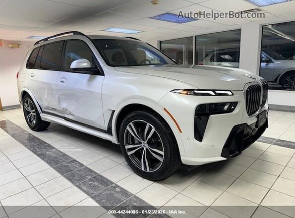 5UX23EM02T9158734 2026 BMW X7 Белый Вид спереди