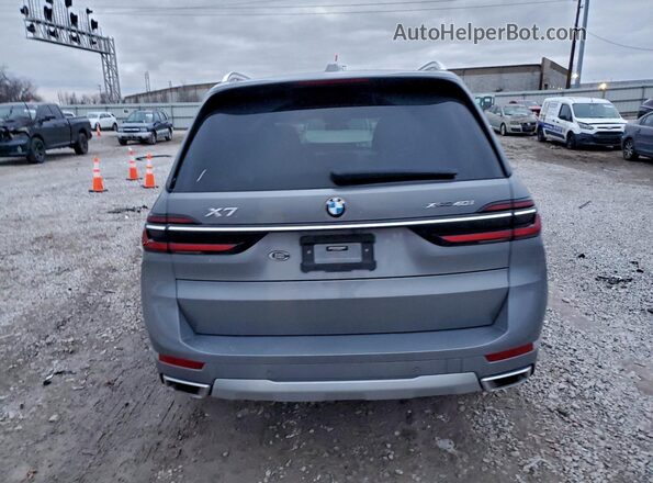 5UX23EM03P9N55875 2023 BMW X7 Gray Widok z tyłu