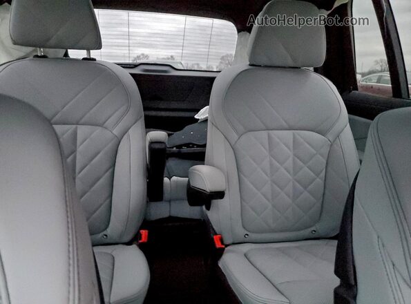 5UX23EM03P9N55875 2023 BMW X7 Gray Widok tylnych siedzeń
