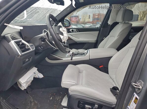5UX23EM03P9N55875 2023 BMW X7 Gray Widok wnętrza z przodu