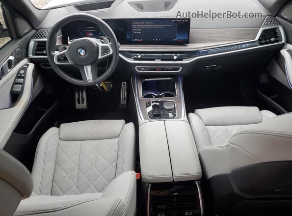 5UX23EM03R9S17069 2024 BMW X7 White Вид панелі приладів