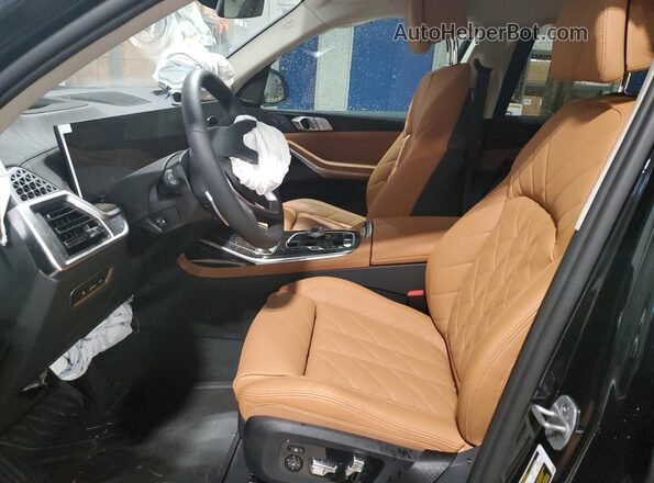 5UX23EM05T9024400 2026 BMW X7 Черный Вид салона спереди