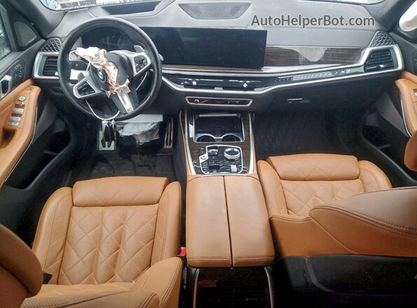 5UX23EM06P9R40346 2023 BMW X7 White Dashboard view