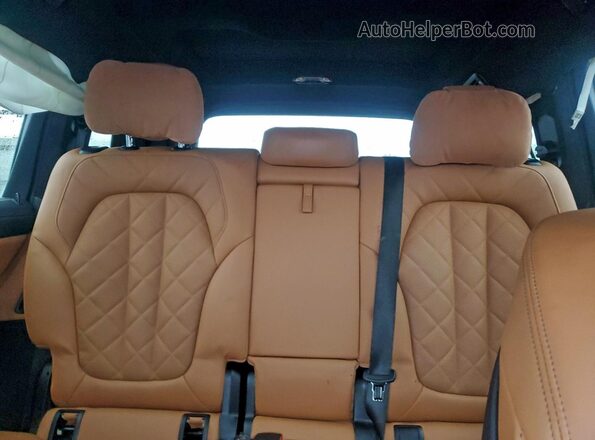 5UX23EM06P9R40346 2023 BMW X7 White Rear seats view