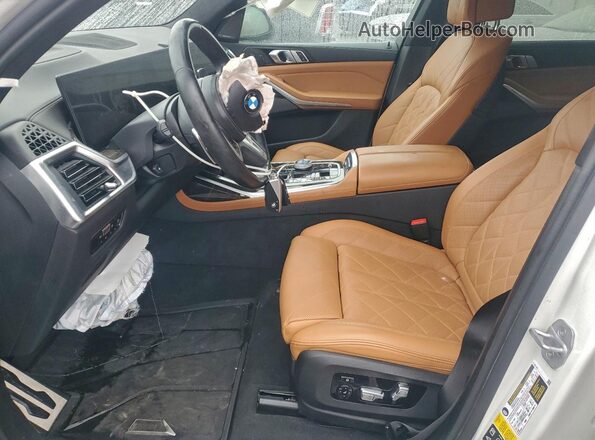 5UX23EM06P9R40346 2023 BMW X7 White Front interior view