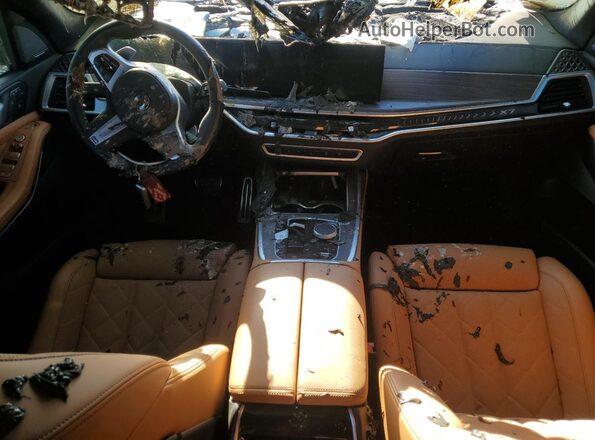 5UX23EM07R9U84831 2024 BMW X7 Brown Առջևի վահանակի տեսք
