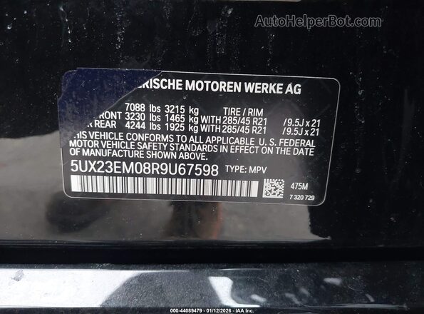 5UX23EM08R9U67598 2024 BMW X7 Black Вид підкапотного простору