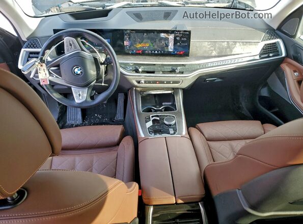 5UX23EM09R9T49222 2024 BMW X7 Tan Vista del salpicadero