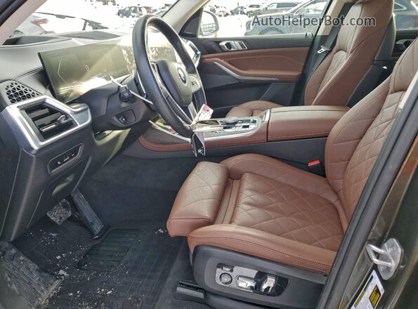 5UX23EM09R9T49222 2024 BMW X7 Tan Vista interior delantera