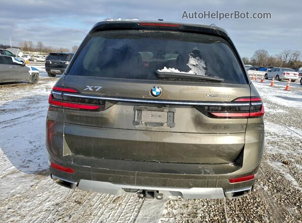 5UX23EM09R9T49222 2024 BMW X7 Tan Vista trasera