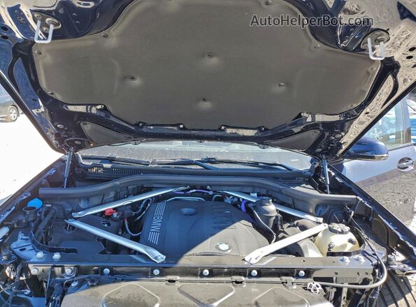 5UX23EM09T9045220 2026 BMW X7 Blue Vista del compartimento del motor