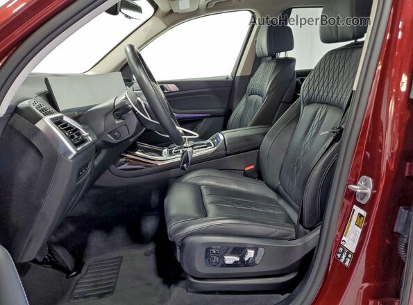 5UX23EM09T9065614 2026 BMW X7 Burgundy Dashboard view