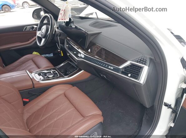 5UX23EU07R9T45539 2024 BMW X5 White წინა სალონის ხედი