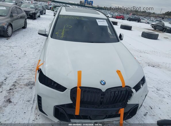 5UX23EU07R9T45539 2024 BMW X5 White ხელსაწყოთა პანელის ხედი