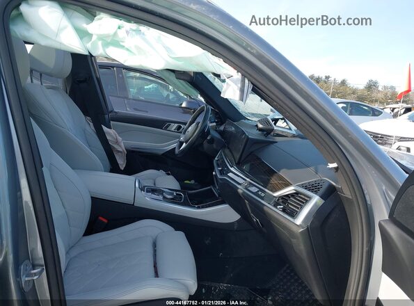 5UX23EU0XR9V11567 2024 BMW X5 Серый Вид салона спереди