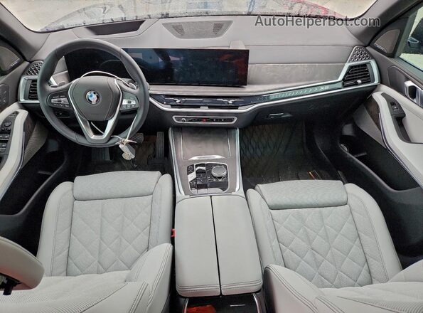 5UX23EU0XT9136948 2026 BMW X5 Black Vista del salpicadero