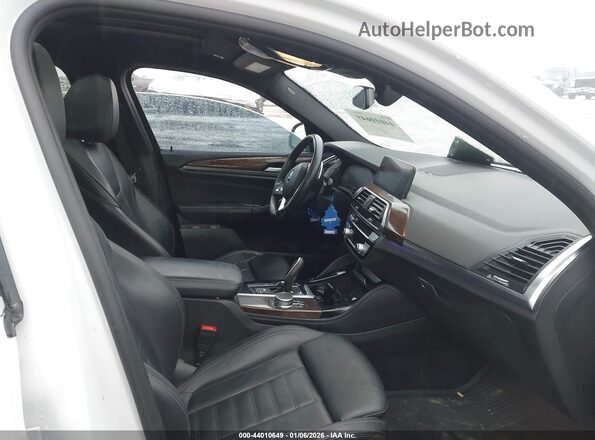 5UX2V1C01L9B85429 2020 BMW X4 Белый Вид салона спереди