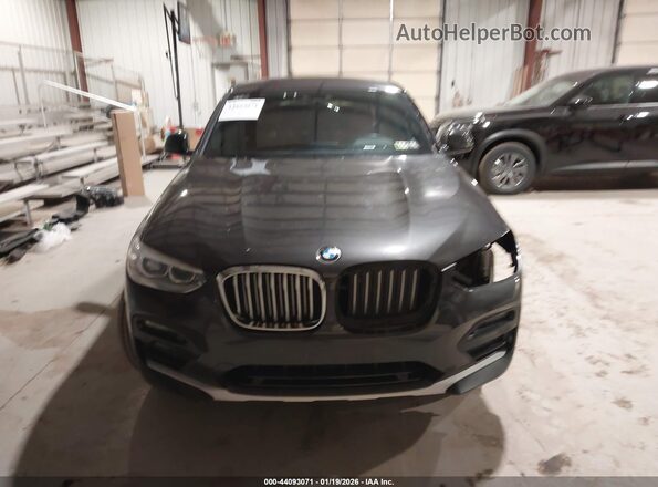 5UX2V1C04M9D87148 2021 BMW X4 Gray Vista interior trasera