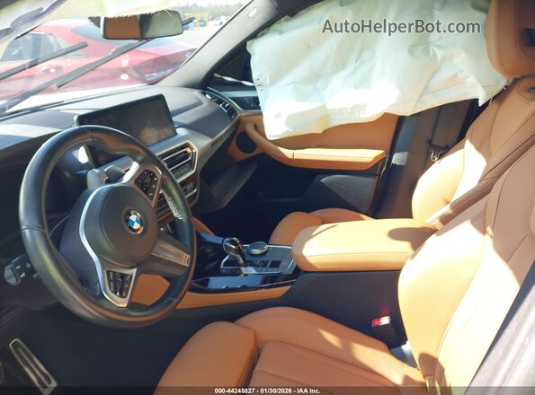 5UX33DT02P9N55057 2023 BMW X4 White Widok wnętrza z przodu