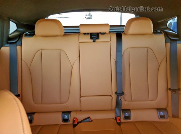 5UX33DT02S9133301 2025 BMW X4 Gray Widok tylnych siedzeń