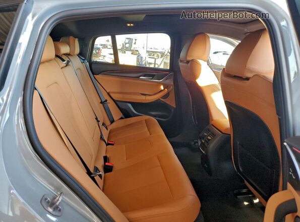 5UX33DT02S9133301 2025 BMW X4 Gray Widok wnętrza z tyłu