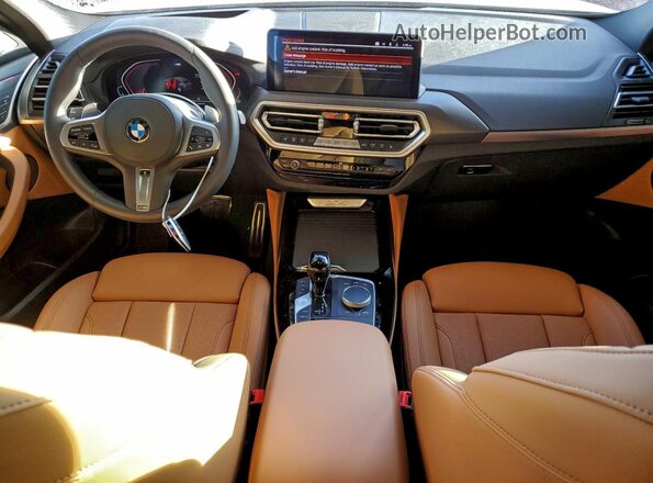 5UX33DT02S9133301 2025 BMW X4 Gray Widok deski rozdzielczej