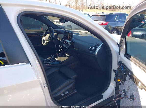 5UX33DT06P9R26351 2023 BMW X4 Белый Вид салона спереди