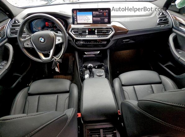 5UX33DT07R9V04043 2024 BMW X4 Black Widok deski rozdzielczej