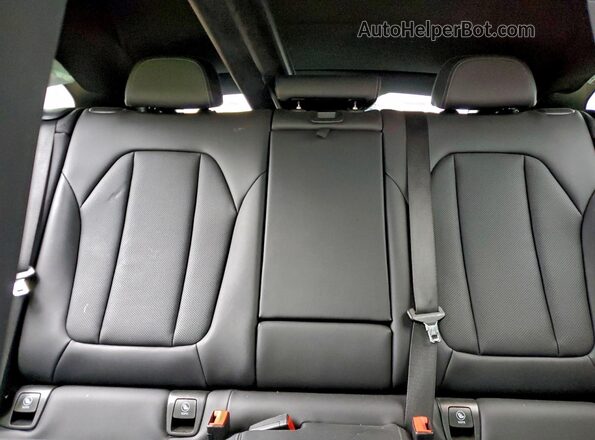 5UX33DT07R9V04043 2024 BMW X4 Black Widok tylnych siedzeń