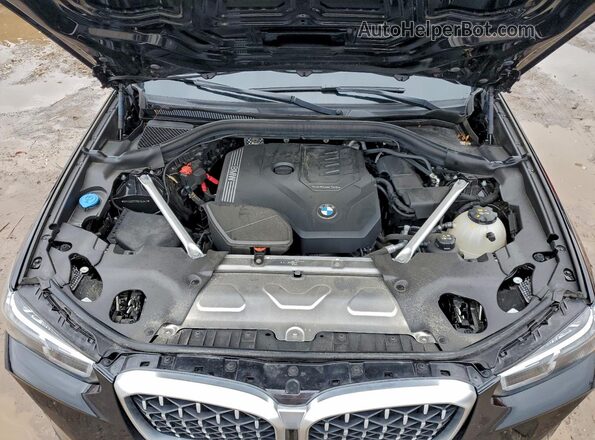 5UX33DT07R9V04043 2024 BMW X4 Black Widok komory silnika