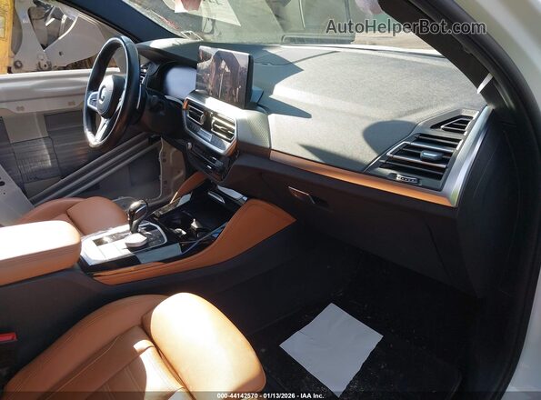 5UX33DT09P9P80799 2023 BMW X4 White Vista interior delantera