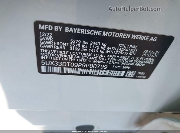 5UX33DT09P9P80799 2023 BMW X4 White Vista del compartimento del motor