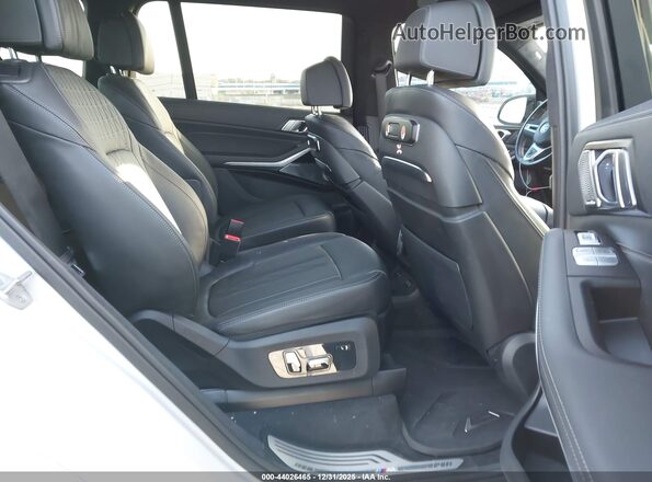 5UX33EM07R9U16162 2024 BMW X7 White Вид наклейки з VIN-кодом