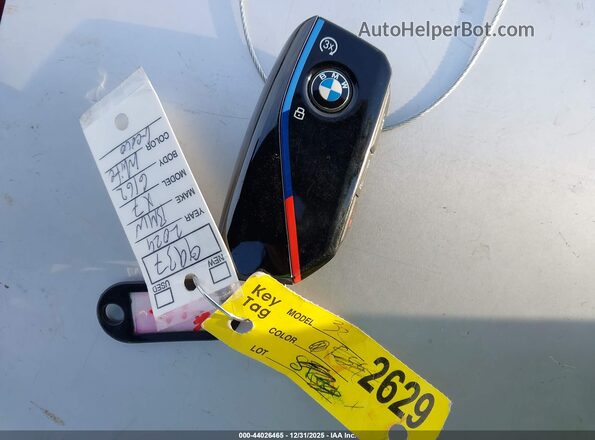 5UX33EM07R9U16162 2024 BMW X7 White Вид панелі приладів