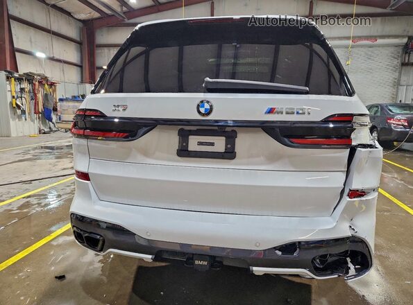 5UX33EM09T9045559 2026 BMW X7 White Widok z tyłu