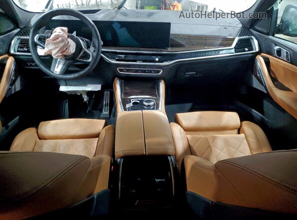 5UX33EX04T9113861 2026 BMW X6 White Вид панелі приладів