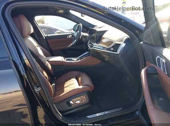 5UX33EX06S9Z23538 2025 BMW X6 Black Widok wnętrza z przodu
