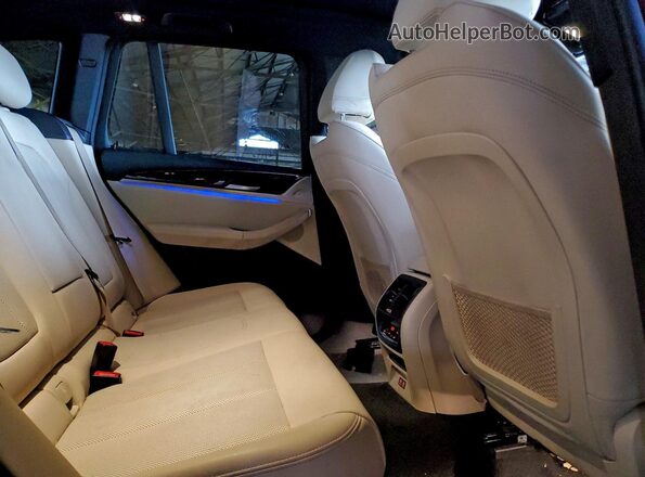 5UX43DP06N9K87898 2022 BMW X3 Бордовый Вид задней части салона